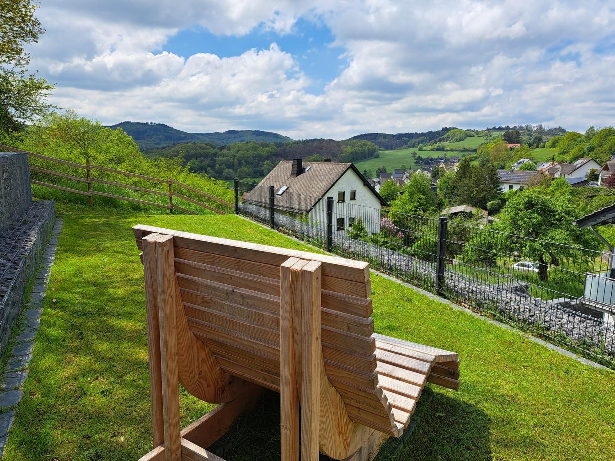 Ferienwohnungen Am Aeppelsberg Volkesfeld Exterior foto